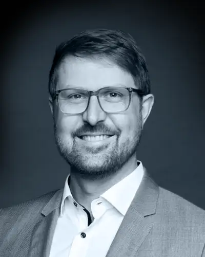 Dr Stefan Schuster